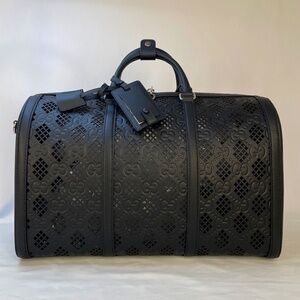 NWT GUCCI DUFFLE BAG BLACK WITH STRAP